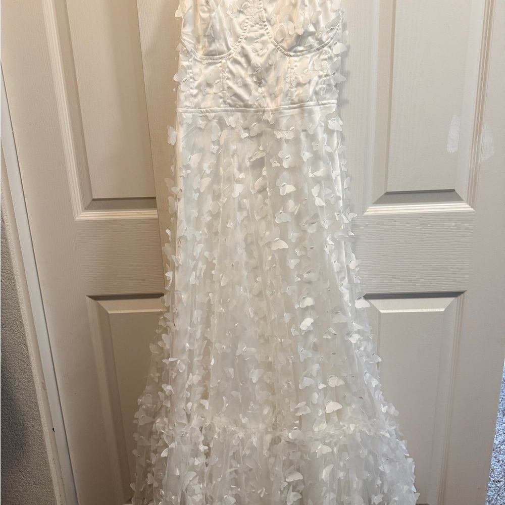 Chic White Floral Formal Dress